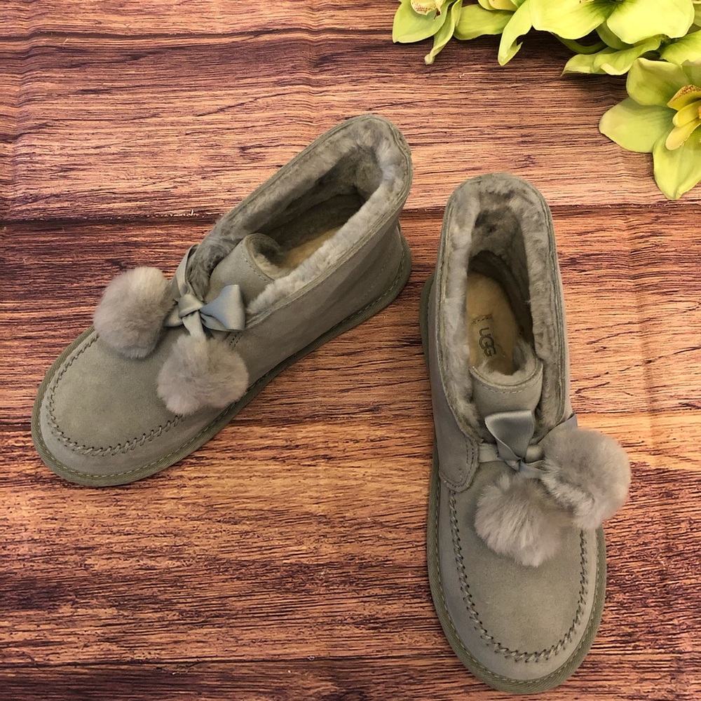 NWOT UGG Kallen Grey Pom Pom Ankle Bootie Moccasin